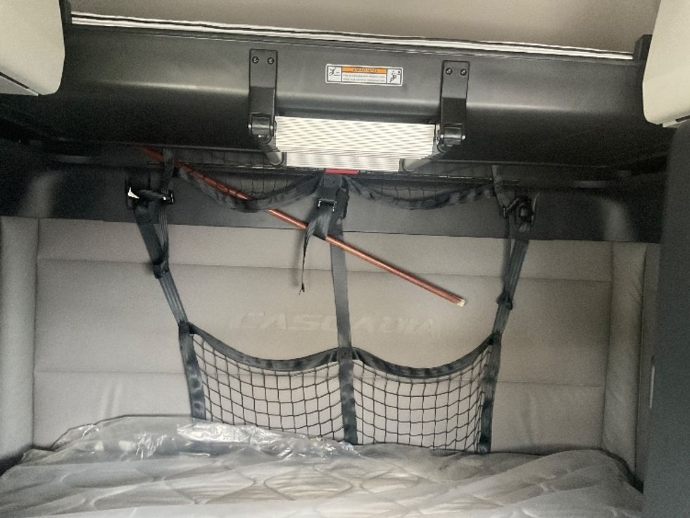 Sleeper Tractor-Heavy Duty Tractors-Freightliner-2021-T12664ST-Moberly-MO-745,226\n\t\tmiles-$ 41,500 - Image 13