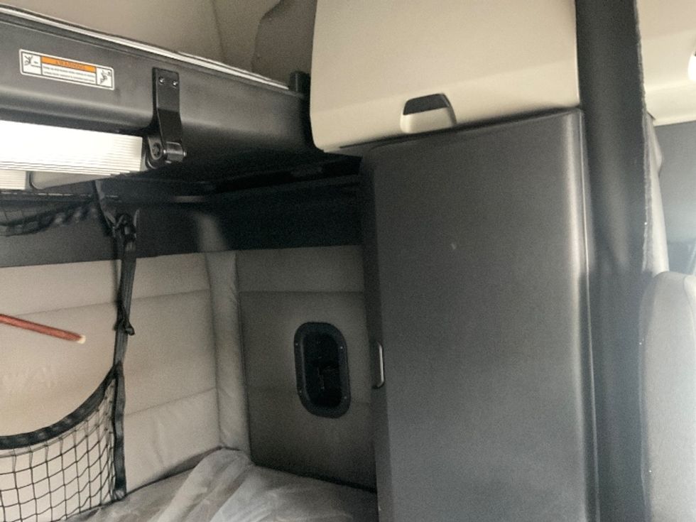 Sleeper Tractor-Heavy Duty Tractors-Freightliner-2021-T12664ST-Moberly-MO-745,226\n\t\tmiles-$ 41,500 - Image 15