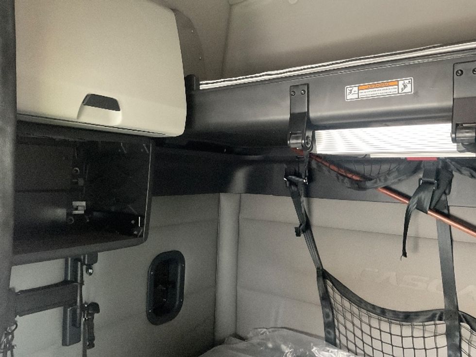 Sleeper Tractor-Heavy Duty Tractors-Freightliner-2021-T12664ST-Moberly-MO-745,226\n\t\tmiles-$ 41,500 - Image 16