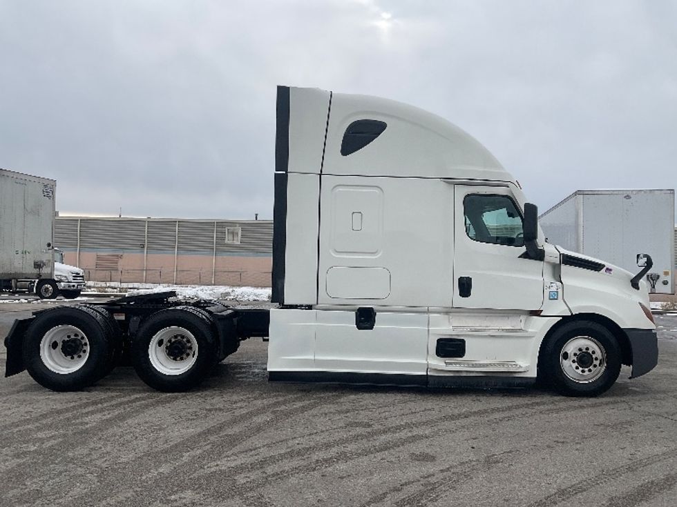 Sleeper Tractor-Heavy Duty Tractors-Freightliner-2021-T12664ST-Moberly-MO-745,226\n\t\tmiles-$ 41,500 - Image 19