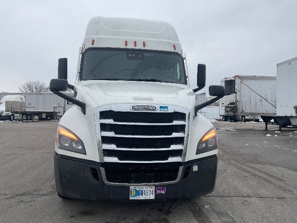 Sleeper Tractor-Heavy Duty Tractors-Freightliner-2021-T12664ST-Moberly-MO-745,226\n\t\tmiles-$ 41,500 - Image 2