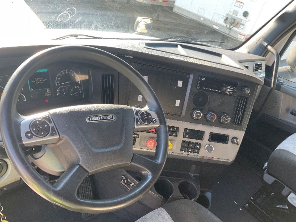 Sleeper Tractor-Heavy Duty Tractors-Freightliner-2021-T12664ST-Moberly-MO-753,361\n\t\tmiles-$ 42,250 - Image 11