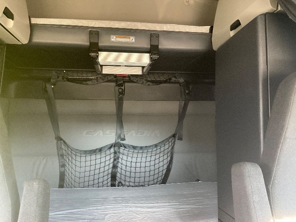 Sleeper Tractor-Heavy Duty Tractors-Freightliner-2021-T12664ST-Moberly-MO-753,361\n\t\tmiles-$ 42,250 - Image 16