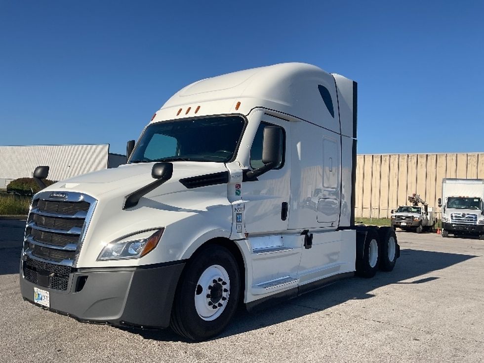 Sleeper Tractor-Heavy Duty Tractors-Freightliner-2021-T12664ST-Moberly-MO-753,361\n\t\tmiles-$ 42,250 - Image 3