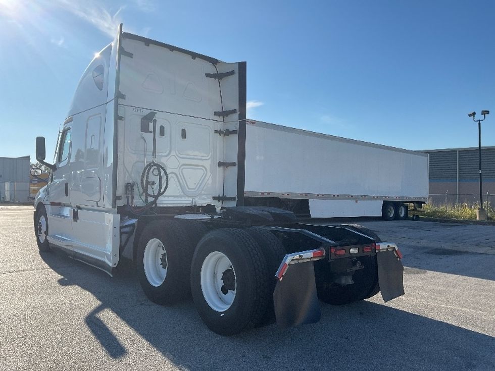 Sleeper Tractor-Heavy Duty Tractors-Freightliner-2021-T12664ST-Moberly-MO-753,361\n\t\tmiles-$ 42,250 - Image 5