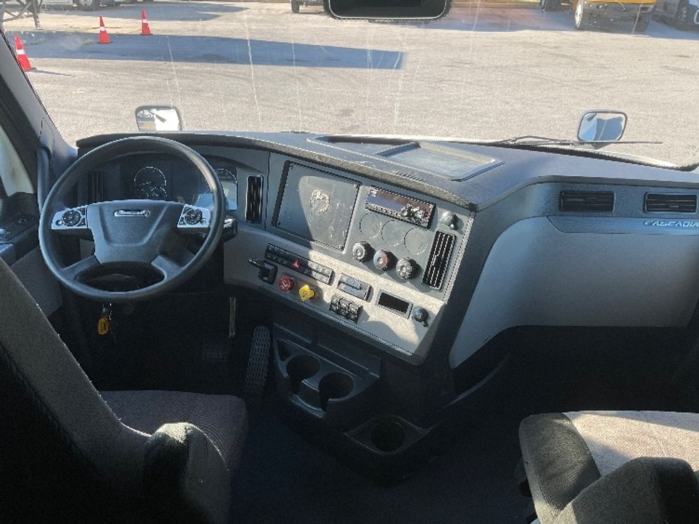 Sleeper Tractor-Heavy Duty Tractors-Freightliner-2021-T12664ST-Moberly-MO-755,140\n\t\tmiles-$ 42,000 - Image 12