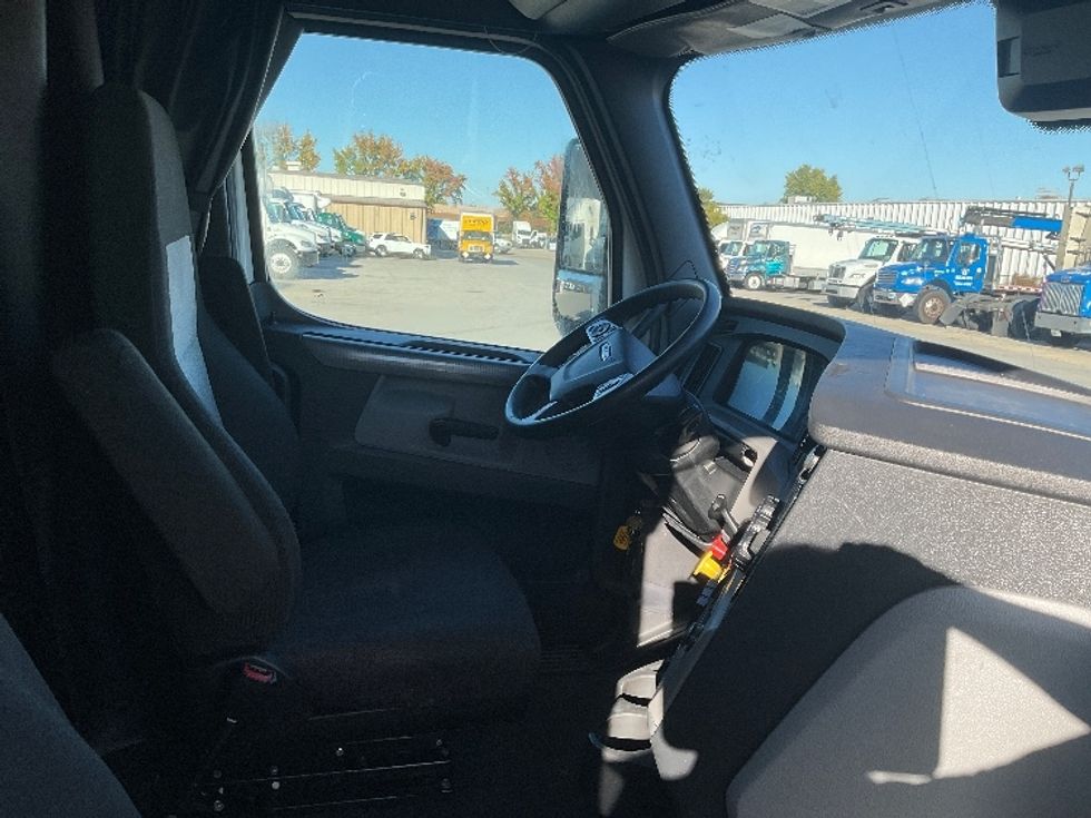 Sleeper Tractor-Heavy Duty Tractors-Freightliner-2021-T12664ST-Moberly-MO-755,140\n\t\tmiles-$ 42,000 - Image 15