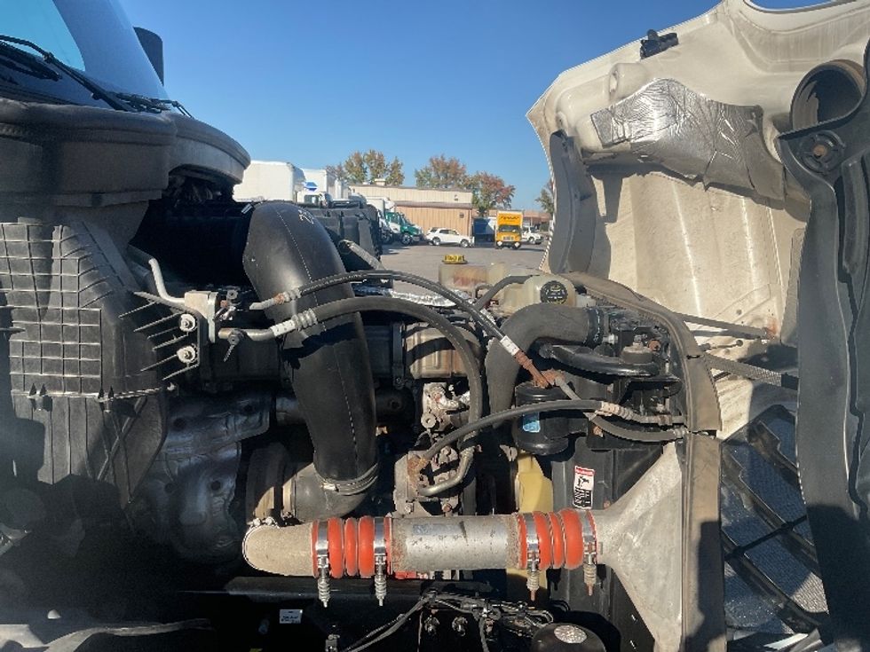 Sleeper Tractor-Heavy Duty Tractors-Freightliner-2021-T12664ST-Moberly-MO-755,140\n\t\tmiles-$ 42,000 - Image 20