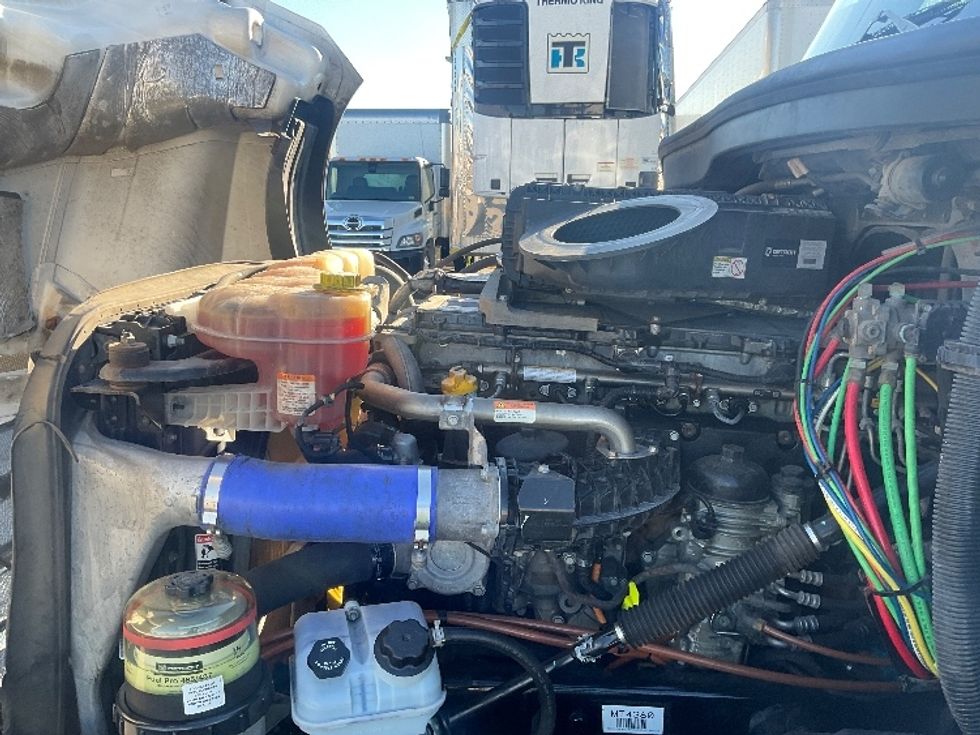 Sleeper Tractor-Heavy Duty Tractors-Freightliner-2021-T12664ST-Moberly-MO-755,140\n\t\tmiles-$ 42,000 - Image 21