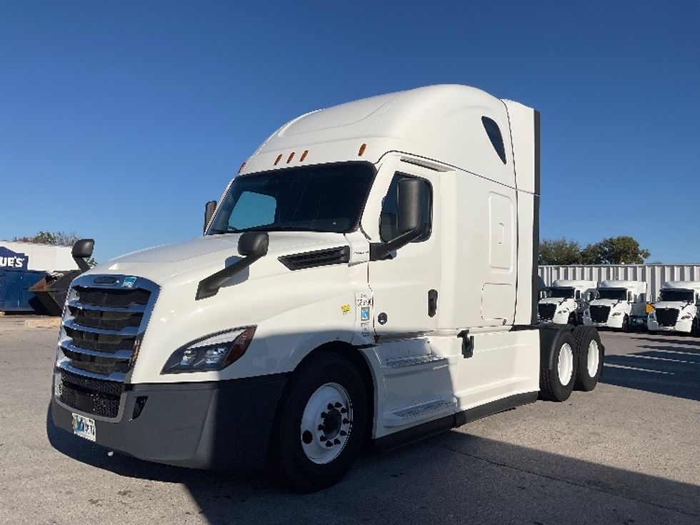 Sleeper Tractor-Heavy Duty Tractors-Freightliner-2021-T12664ST-Moberly-MO-755,140\n\t\tmiles-$ 42,000 - Image 3