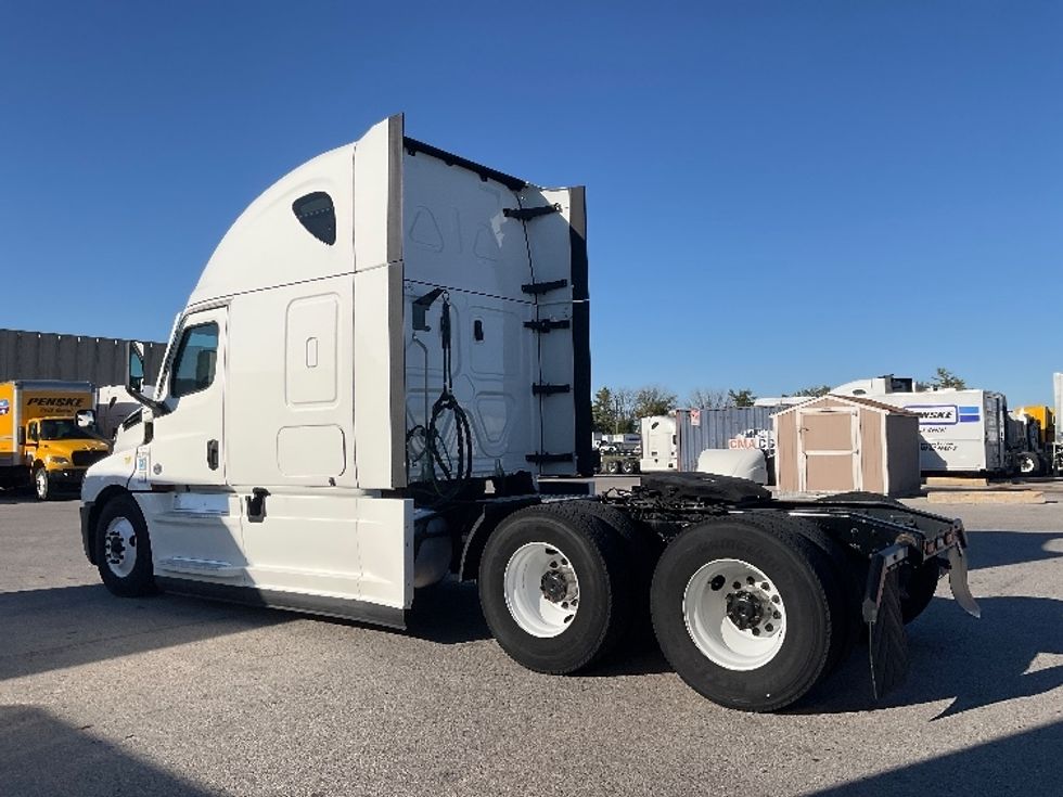 Sleeper Tractor-Heavy Duty Tractors-Freightliner-2021-T12664ST-Moberly-MO-755,140\n\t\tmiles-$ 42,000 - Image 5