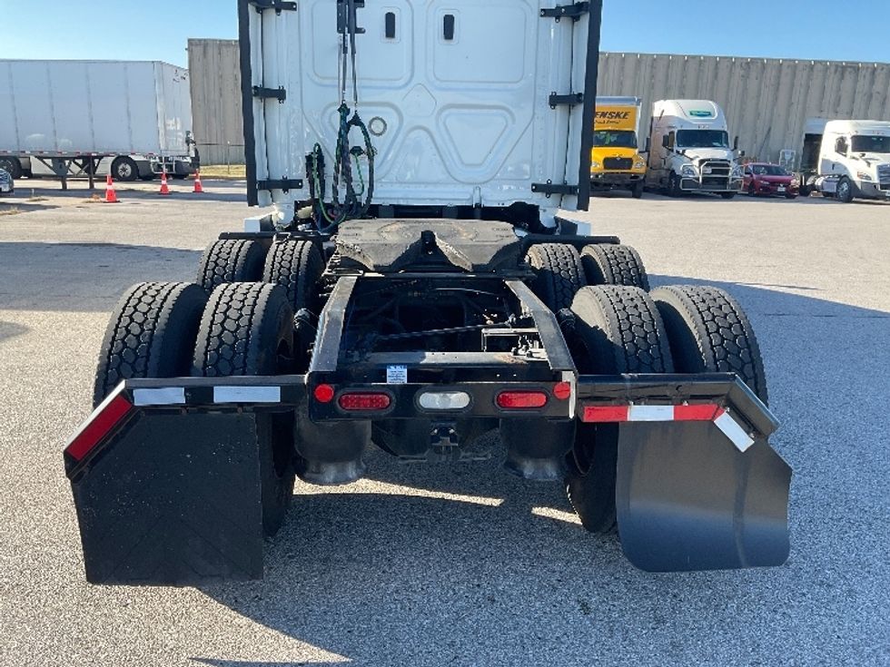 Sleeper Tractor-Heavy Duty Tractors-Freightliner-2021-T12664ST-Moberly-MO-755,140\n\t\tmiles-$ 42,000 - Image 6