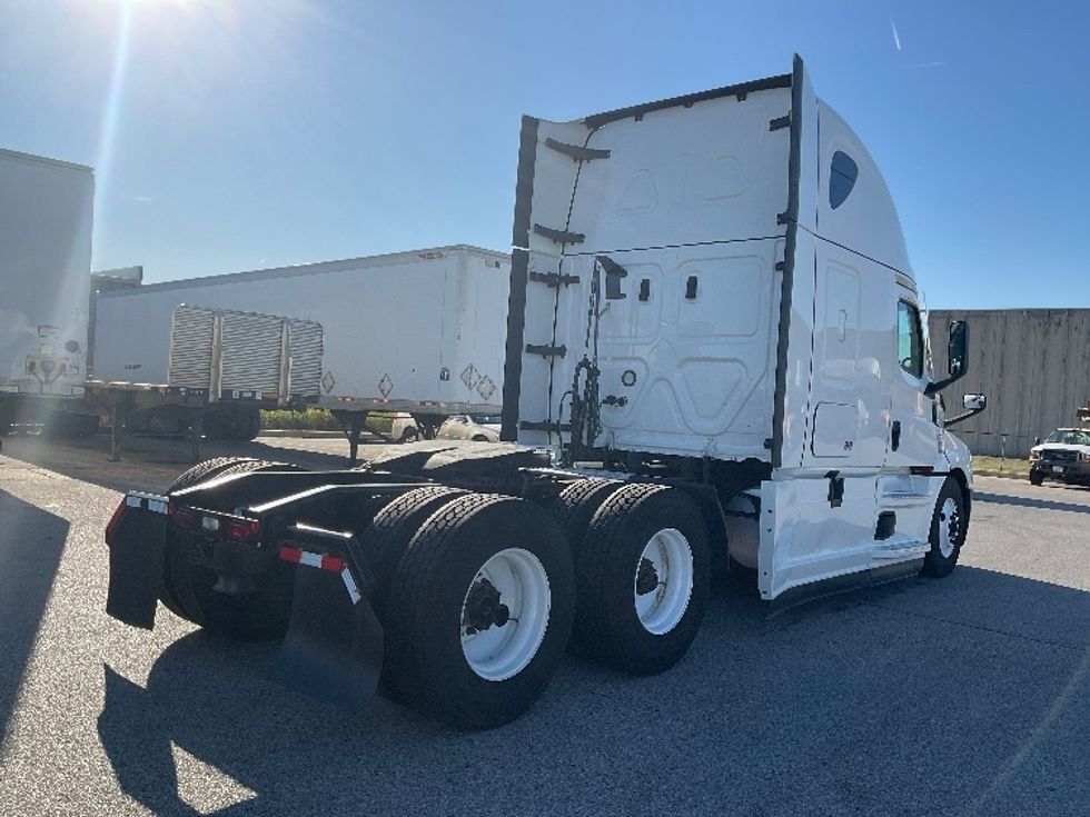 Sleeper Tractor-Heavy Duty Tractors-Freightliner-2021-T12664ST-Moberly-MO-755,140\n\t\tmiles-$ 42,000 - Image 7