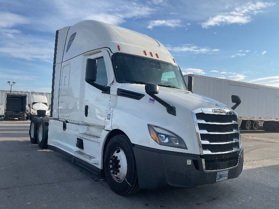 Sleeper Tractor-Heavy Duty Tractors-Freightliner-2021-T12664ST-Moberly-MO-774,974\n\t\tmiles-$ 38,750 - Image 1