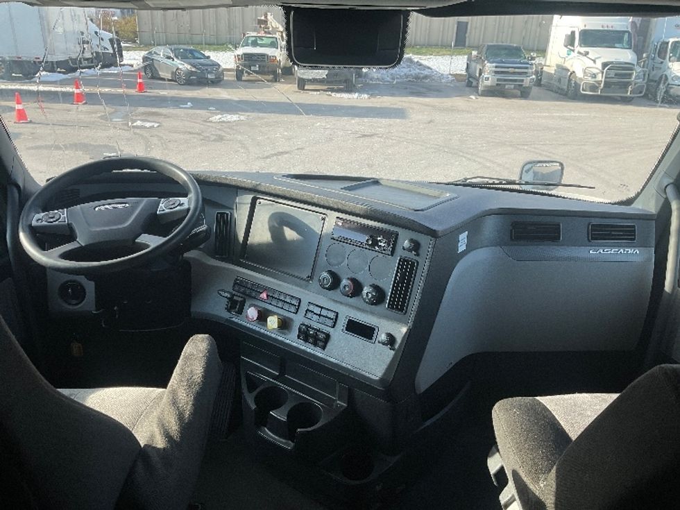 Sleeper Tractor-Heavy Duty Tractors-Freightliner-2021-T12664ST-Moberly-MO-774,974\n\t\tmiles-$ 38,750 - Image 12