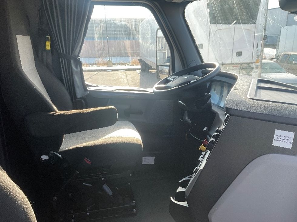 Sleeper Tractor-Heavy Duty Tractors-Freightliner-2021-T12664ST-Moberly-MO-774,974\n\t\tmiles-$ 38,750 - Image 15