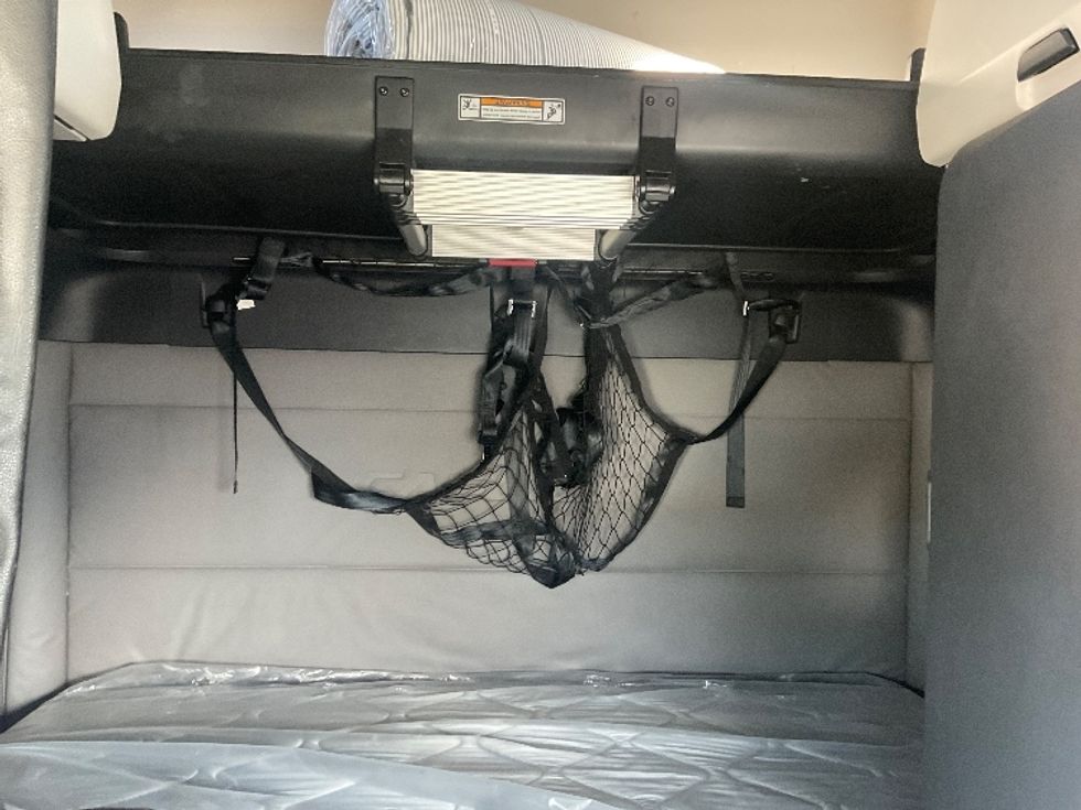 Sleeper Tractor-Heavy Duty Tractors-Freightliner-2021-T12664ST-Moberly-MO-774,974\n\t\tmiles-$ 38,750 - Image 16