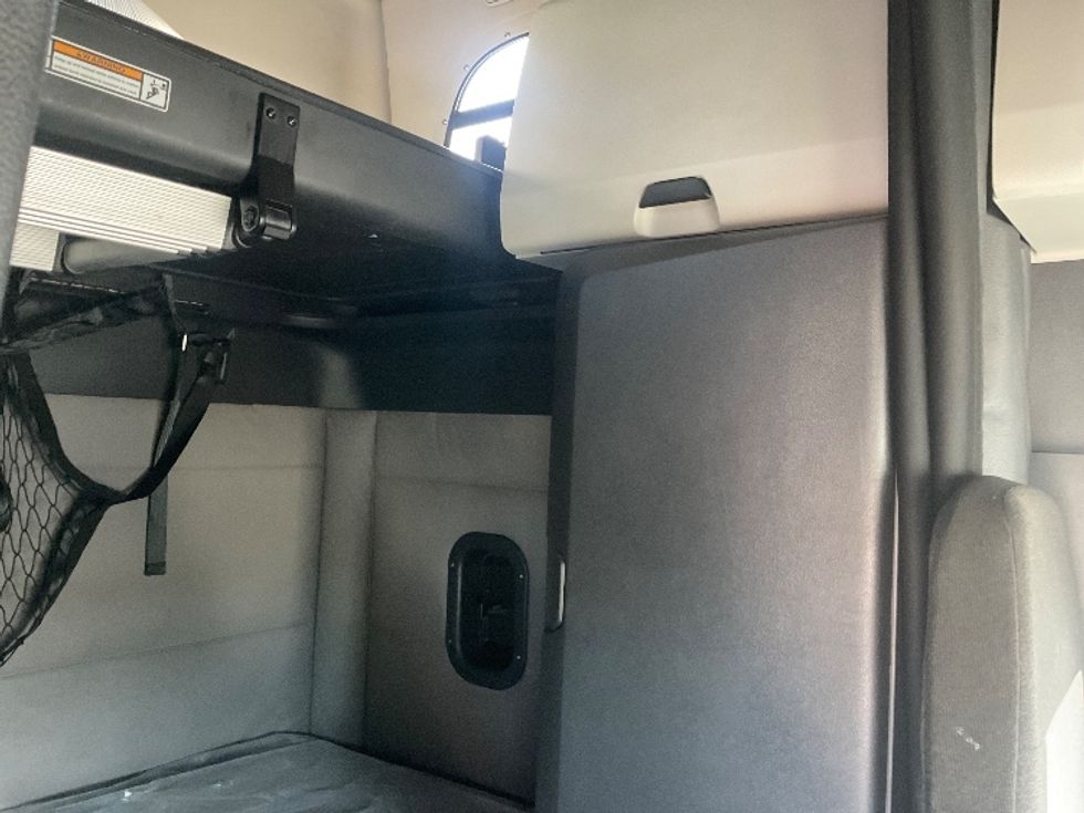 Sleeper Tractor-Heavy Duty Tractors-Freightliner-2021-T12664ST-Moberly-MO-774,974\n\t\tmiles-$ 38,750 - Image 18