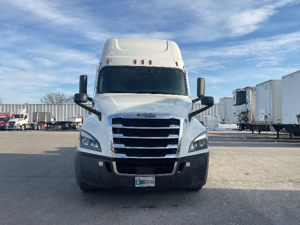 Sleeper Tractor-Heavy Duty Tractors-Freightliner-2021-T12664ST-Moberly-MO-774,974\n\t\tmiles-$ 38,750 - Image 2