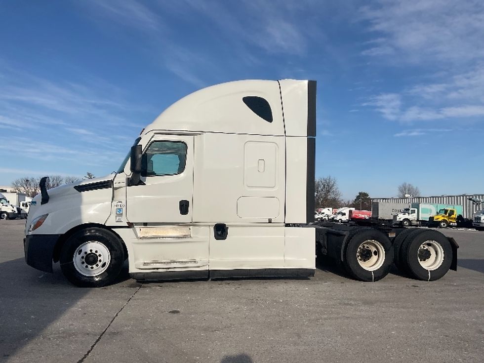 Sleeper Tractor-Heavy Duty Tractors-Freightliner-2021-T12664ST-Moberly-MO-774,974\n\t\tmiles-$ 38,750 - Image 4