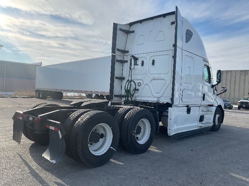 Sleeper Tractor-Heavy Duty Tractors-Freightliner-2021-T12664ST-Moberly-MO-774,974\n\t\tmiles-$ 38,750 - Image 7