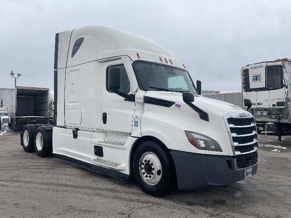 Sleeper Tractor-Heavy Duty Tractors-Freightliner-2021-T12664ST-Moberly-MO-813,436\n\t\tmiles-$ 35,250 - Image 1