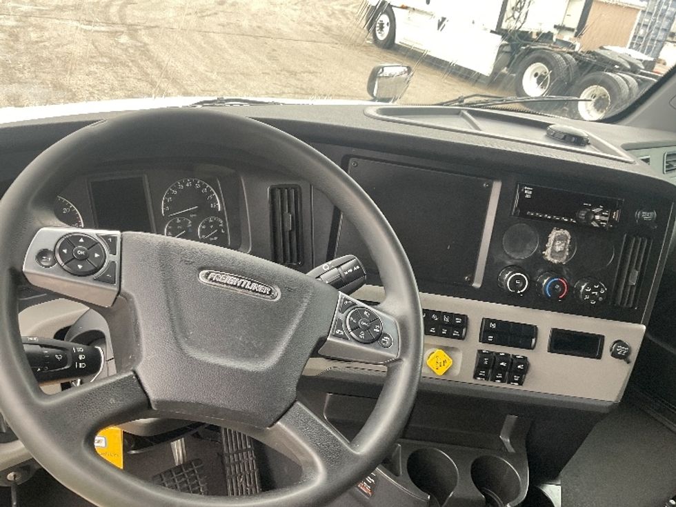 Sleeper Tractor-Heavy Duty Tractors-Freightliner-2021-T12664ST-Moberly-MO-813,436\n\t\tmiles-$ 35,250 - Image 11