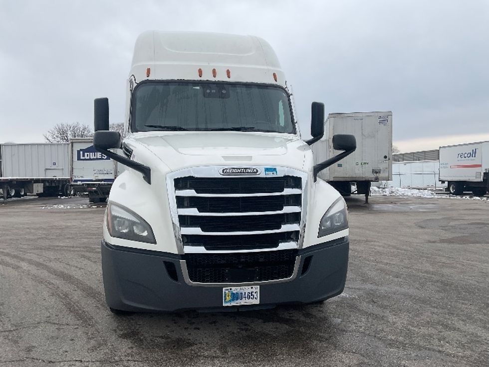 Sleeper Tractor-Heavy Duty Tractors-Freightliner-2021-T12664ST-Moberly-MO-813,436\n\t\tmiles-$ 35,250 - Image 2