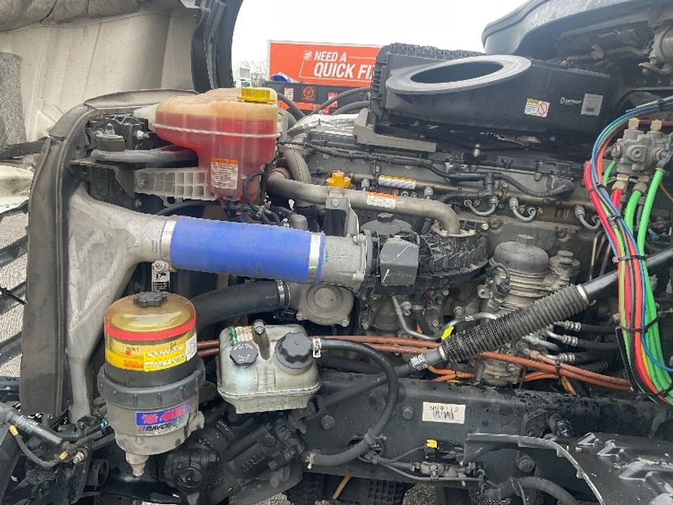 Sleeper Tractor-Heavy Duty Tractors-Freightliner-2021-T12664ST-Moberly-MO-813,436\n\t\tmiles-$ 35,250 - Image 21