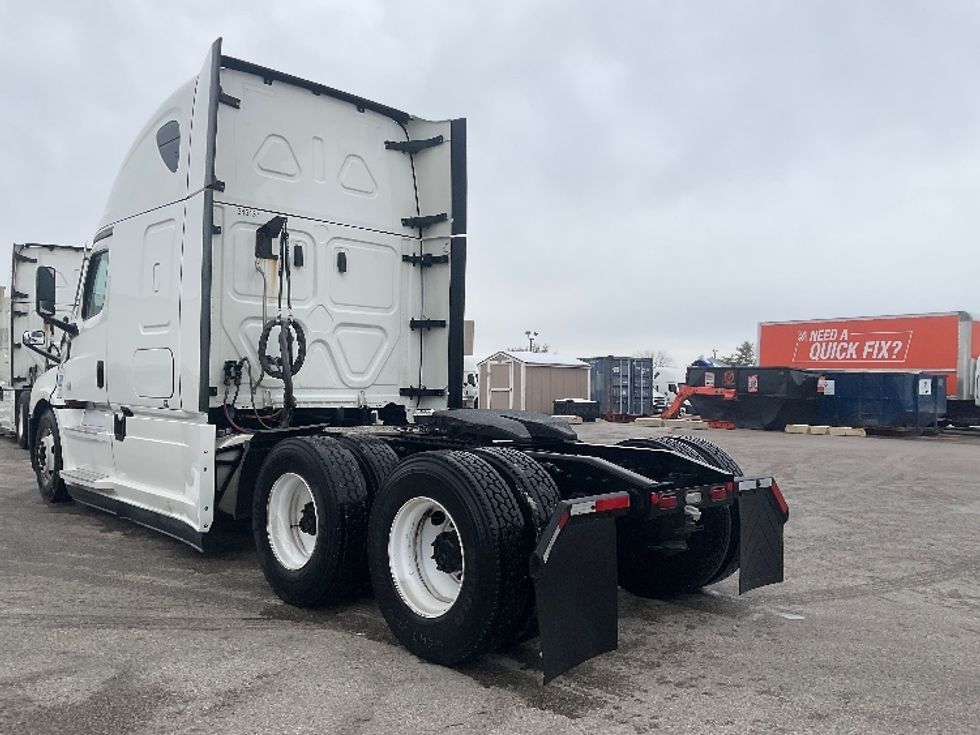 Sleeper Tractor-Heavy Duty Tractors-Freightliner-2021-T12664ST-Moberly-MO-813,436\n\t\tmiles-$ 35,250 - Image 5