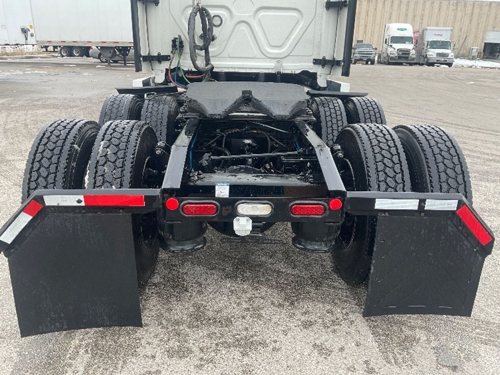 Sleeper Tractor-Heavy Duty Tractors-Freightliner-2021-T12664ST-Moberly-MO-813,436\n\t\tmiles-$ 35,250 - Image 6