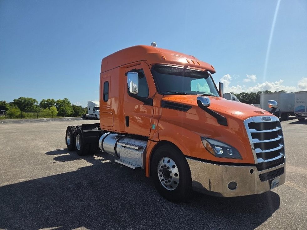 Sleeper Tractor-Heavy Duty Tractors-Freightliner-2021-T12664ST-Mobile-AL-558,715\n\t\tmiles-$ 56,500 - Image 1