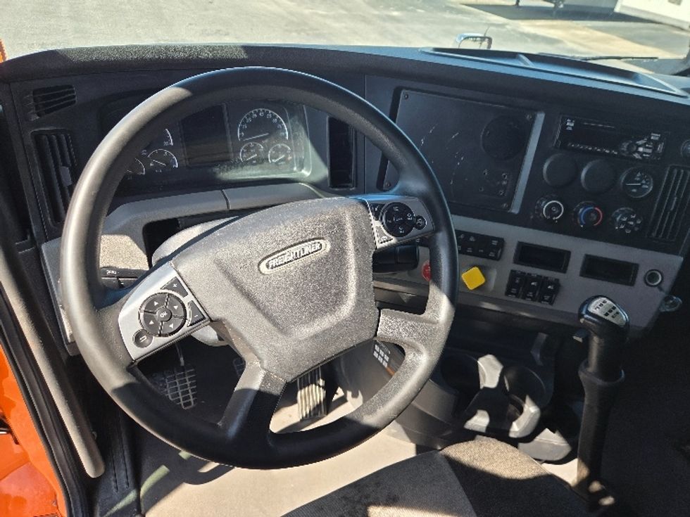Sleeper Tractor-Heavy Duty Tractors-Freightliner-2021-T12664ST-Mobile-AL-558,715\n\t\tmiles-$ 56,500 - Image 11