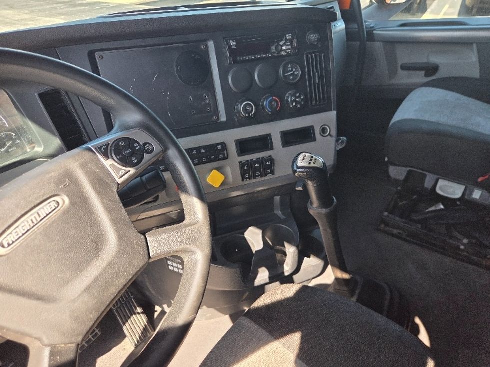 Sleeper Tractor-Heavy Duty Tractors-Freightliner-2021-T12664ST-Mobile-AL-558,715\n\t\tmiles-$ 56,500 - Image 12