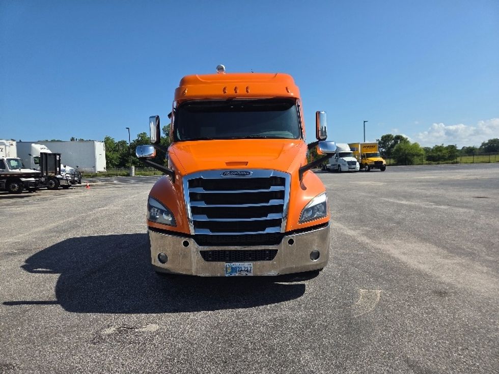 Sleeper Tractor-Heavy Duty Tractors-Freightliner-2021-T12664ST-Mobile-AL-558,715\n\t\tmiles-$ 56,500 - Image 2