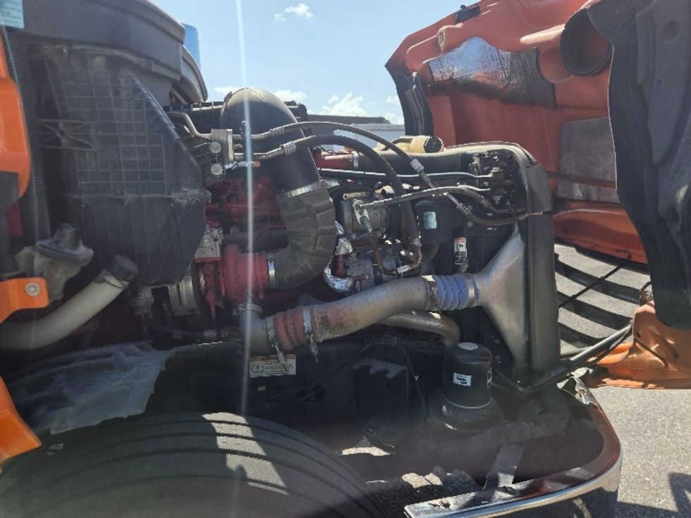 Sleeper Tractor-Heavy Duty Tractors-Freightliner-2021-T12664ST-Mobile-AL-558,715\n\t\tmiles-$ 56,500 - Image 20