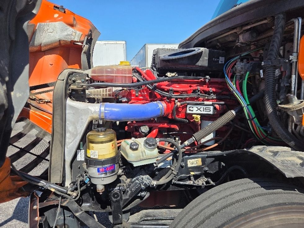 Sleeper Tractor-Heavy Duty Tractors-Freightliner-2021-T12664ST-Mobile-AL-558,715\n\t\tmiles-$ 56,500 - Image 21