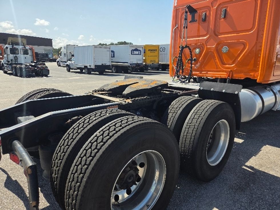 Sleeper Tractor-Heavy Duty Tractors-Freightliner-2021-T12664ST-Mobile-AL-558,715\n\t\tmiles-$ 56,500 - Image 22