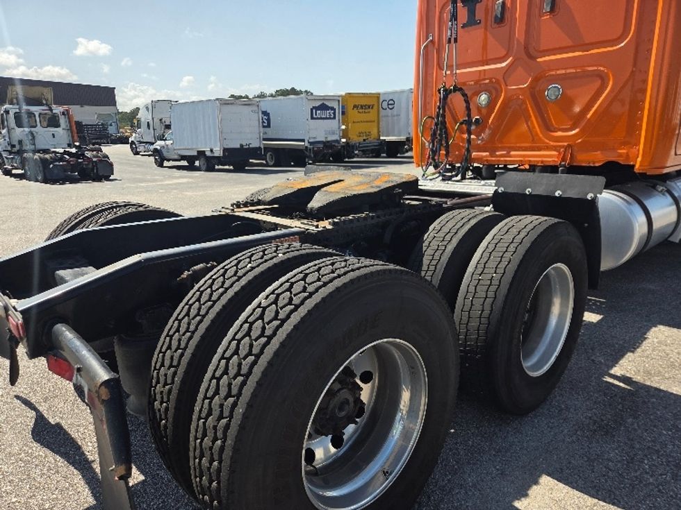 Sleeper Tractor-Heavy Duty Tractors-Freightliner-2021-T12664ST-Mobile-AL-558,715\n\t\tmiles-$ 56,500 - Image 23