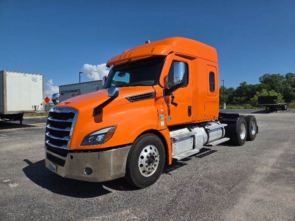 Sleeper Tractor-Heavy Duty Tractors-Freightliner-2021-T12664ST-Mobile-AL-558,715\n\t\tmiles-$ 56,500 - Image 3