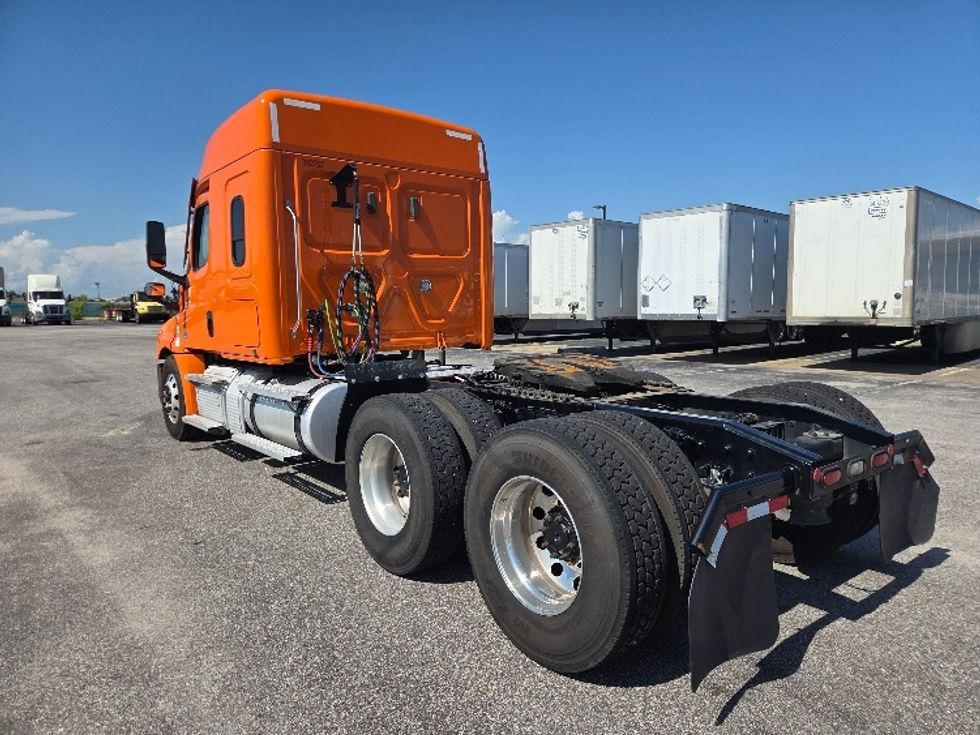 Sleeper Tractor-Heavy Duty Tractors-Freightliner-2021-T12664ST-Mobile-AL-558,715\n\t\tmiles-$ 56,500 - Image 5