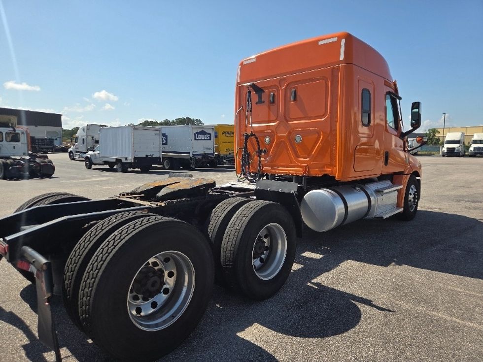 Sleeper Tractor-Heavy Duty Tractors-Freightliner-2021-T12664ST-Mobile-AL-558,715\n\t\tmiles-$ 56,500 - Image 7
