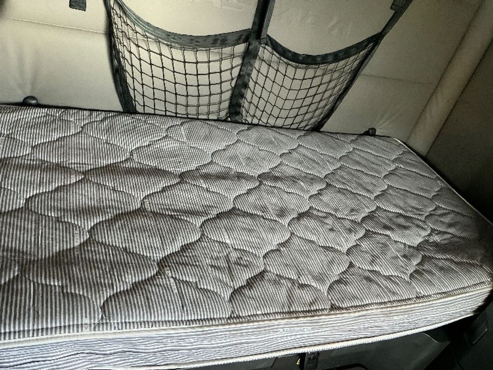 Sleeper Tractor-Heavy Duty Tractors-Freightliner-2021-T12664ST-Mobile-AL-624,619\n\t\tmiles-$ 52,500 - Image 17