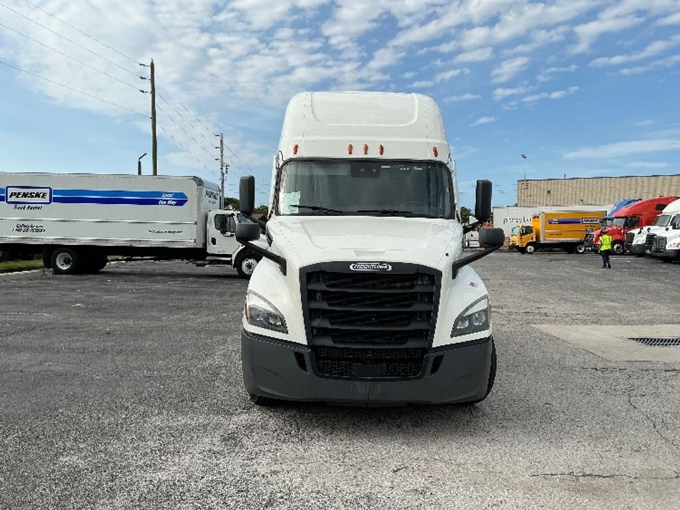 Sleeper Tractor-Heavy Duty Tractors-Freightliner-2021-T12664ST-Mobile-AL-624,619\n\t\tmiles-$ 52,500 - Image 2