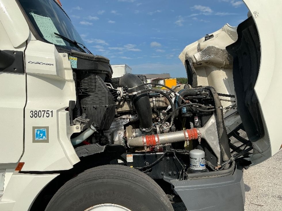 Sleeper Tractor-Heavy Duty Tractors-Freightliner-2021-T12664ST-Mobile-AL-624,619\n\t\tmiles-$ 52,500 - Image 20