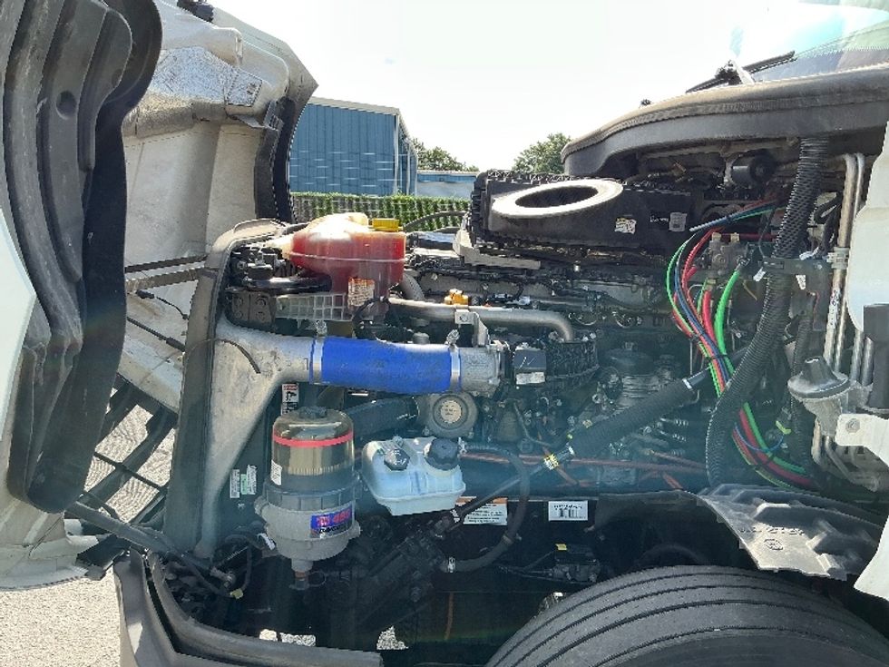 Sleeper Tractor-Heavy Duty Tractors-Freightliner-2021-T12664ST-Mobile-AL-624,619\n\t\tmiles-$ 52,500 - Image 21