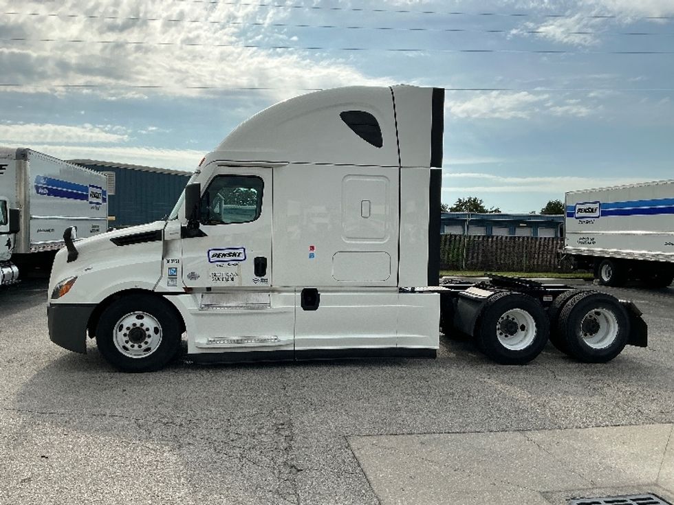 Sleeper Tractor-Heavy Duty Tractors-Freightliner-2021-T12664ST-Mobile-AL-624,619\n\t\tmiles-$ 52,500 - Image 4