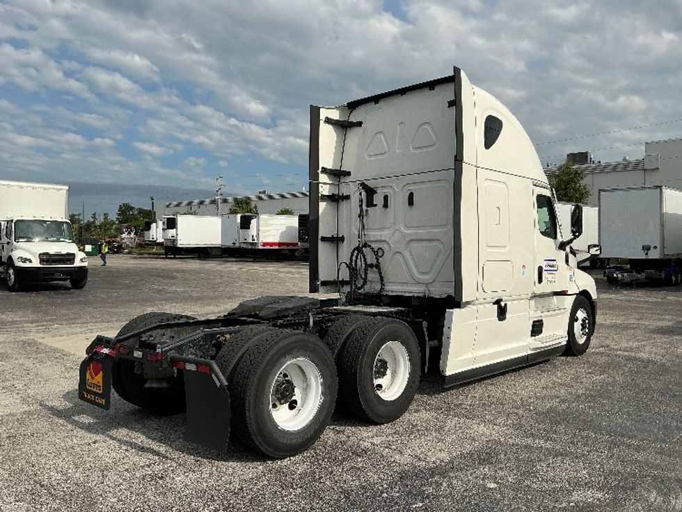 Sleeper Tractor-Heavy Duty Tractors-Freightliner-2021-T12664ST-Mobile-AL-624,619\n\t\tmiles-$ 52,500 - Image 7