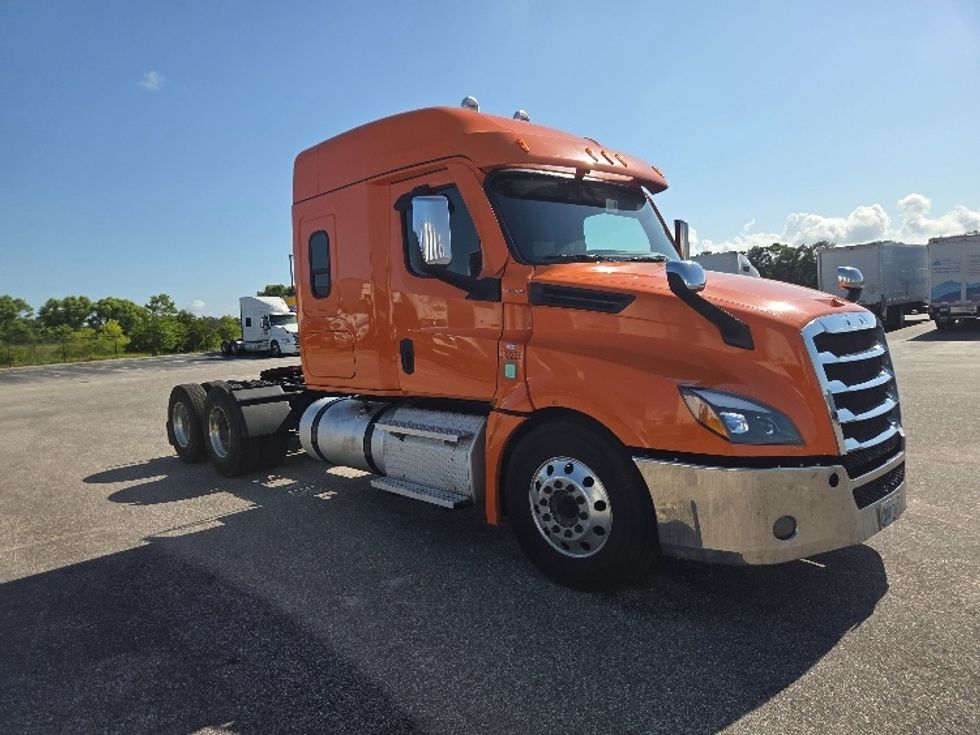 Sleeper Tractor-Heavy Duty Tractors-Freightliner-2021-T12664ST-Mobile-AL-648,277\n\t\tmiles-$ 48,000 - Image 1