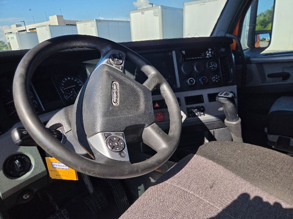 Sleeper Tractor-Heavy Duty Tractors-Freightliner-2021-T12664ST-Mobile-AL-648,277\n\t\tmiles-$ 48,000 - Image 10